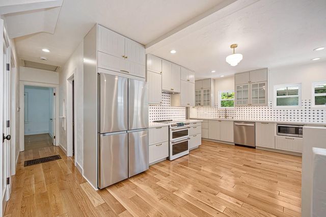 964 Vallejo Way, Sacramento, CA 95818