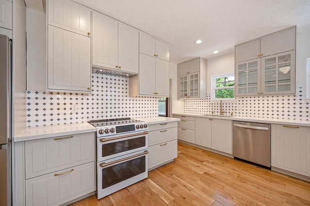 964 Vallejo Way, Sacramento, CA 95818
