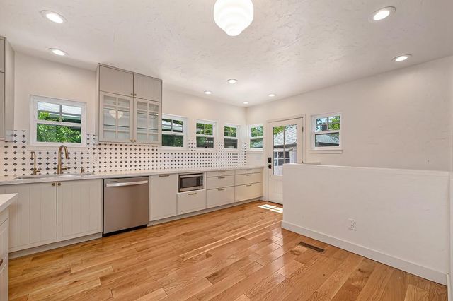 964 Vallejo Way, Sacramento, CA 95818