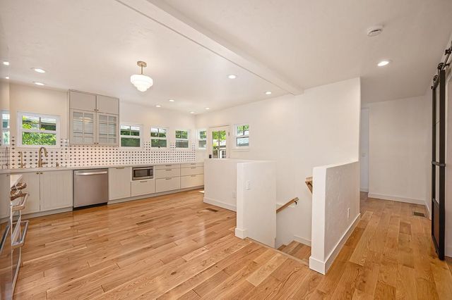 964 Vallejo Way, Sacramento, CA 95818