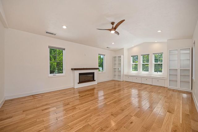 964 Vallejo Way, Sacramento, CA 95818