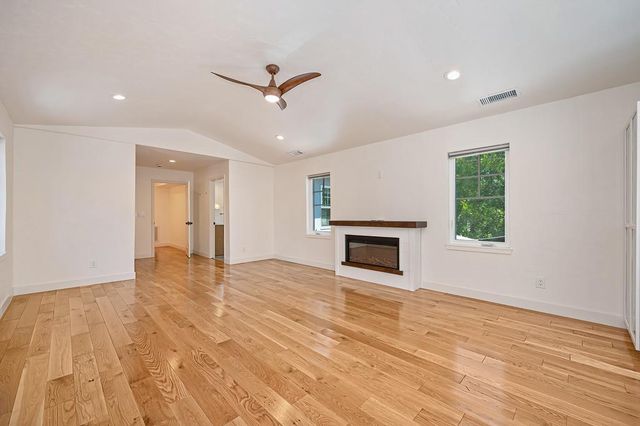 964 Vallejo Way, Sacramento, CA 95818