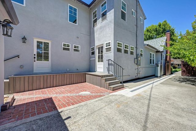 964 Vallejo Way, Sacramento, CA 95818
