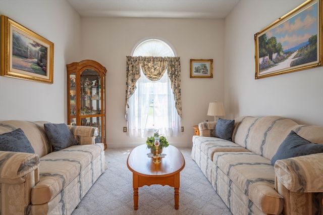 38 Holly Ln 38, Dracut, MA 01826