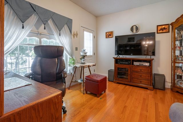 38 Holly Ln 38, Dracut, MA 01826