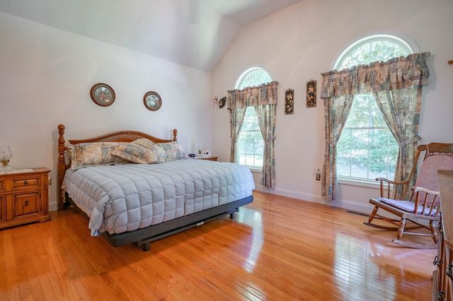 38 Holly Ln 38, Dracut, MA 01826