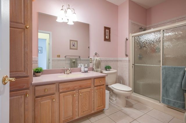 38 Holly Ln 38, Dracut, MA 01826