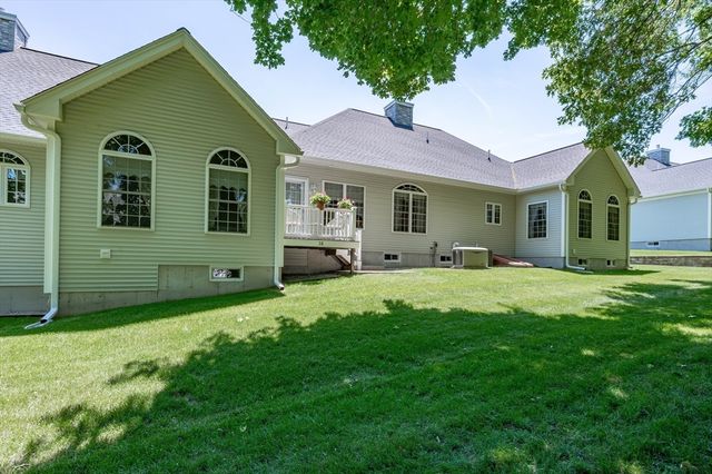38 Holly Ln 38, Dracut, MA 01826