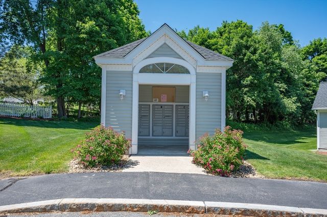 38 Holly Ln 38, Dracut, MA 01826