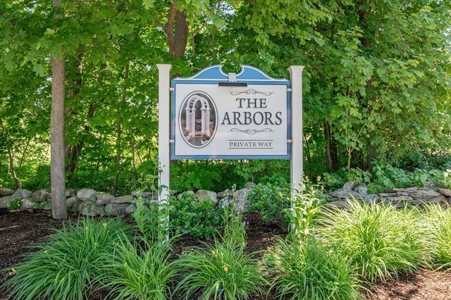 38 Holly Ln 38, Dracut, MA 01826