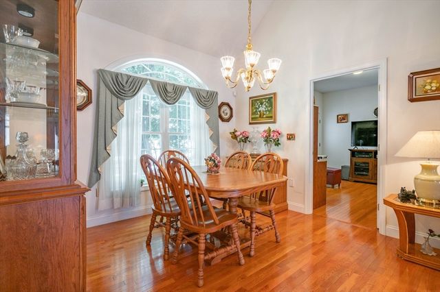 38 Holly Ln 38, Dracut, MA 01826