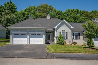 38 Holly Ln 38, Dracut, MA 01826