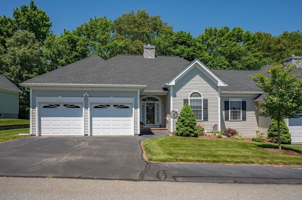 38 Holly Ln 38, Dracut, MA 01826