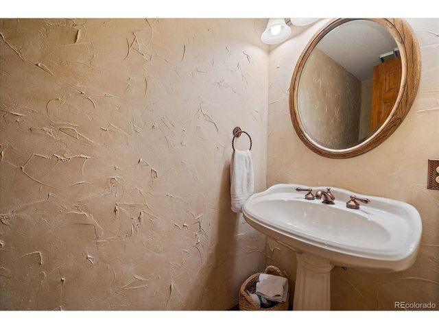 7943 S Olive Ct, Centennial, CO 80112