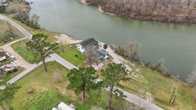 370 County Road 1333, Liberty, TX 77575