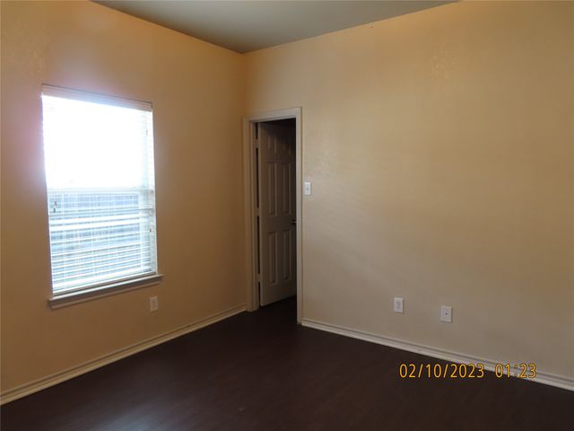 806 Walnut Street, Burleson, TX 76028