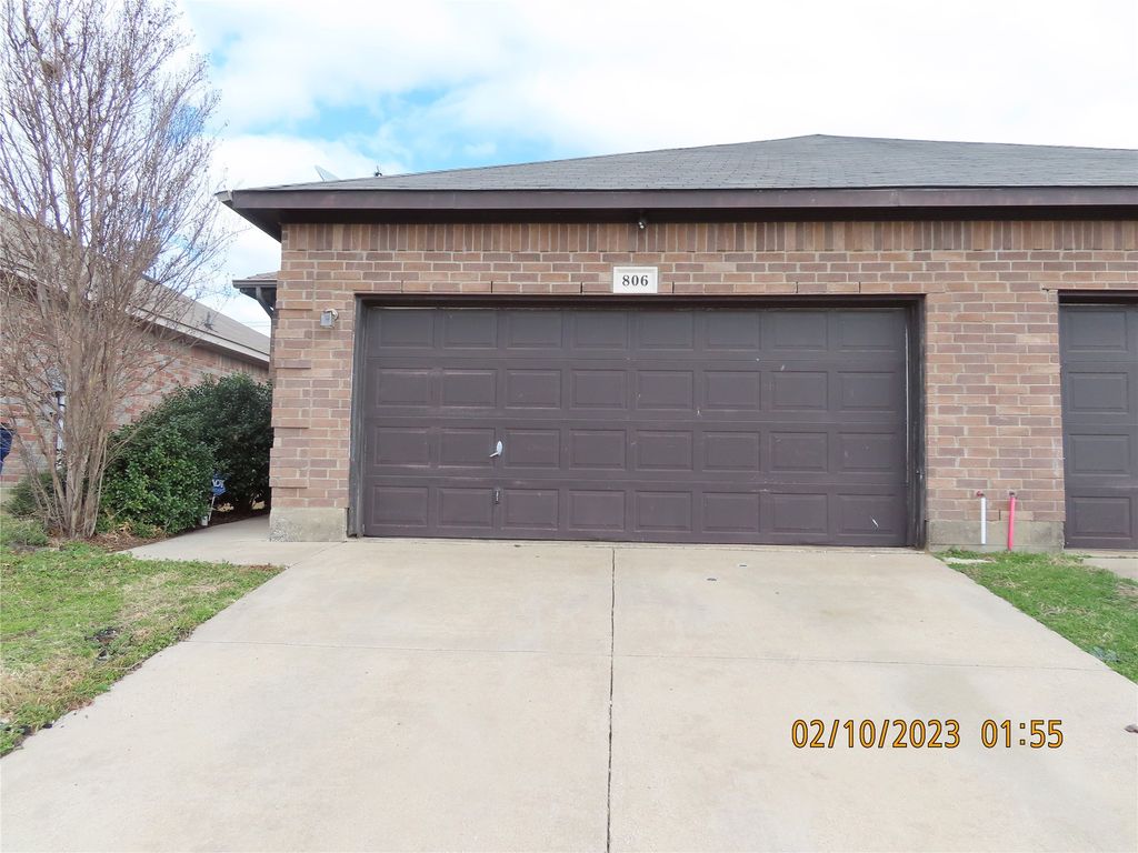 806 Walnut Street, Burleson, TX 76028