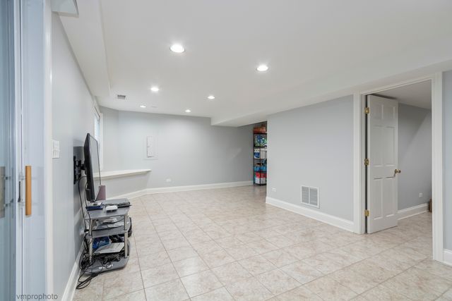 308 Lunt Avenue, Schaumburg, IL 60193