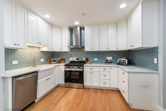 308 Lunt Avenue, Schaumburg, IL 60193