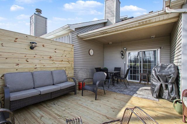 2208 Stori Lane, Valparaiso, IN 46383