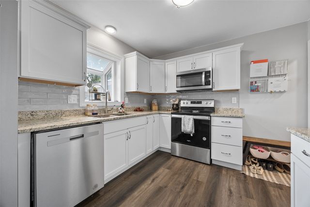 1213 Raney St, Hiawatha, IA 52233