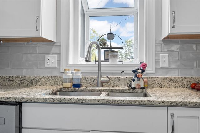 1213 Raney St, Hiawatha, IA 52233