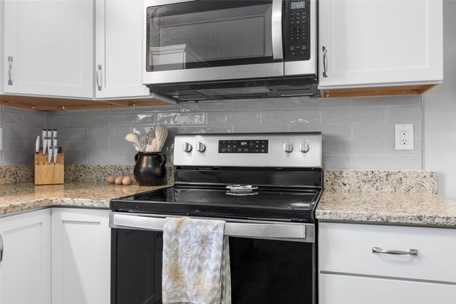 1213 Raney St, Hiawatha, IA 52233