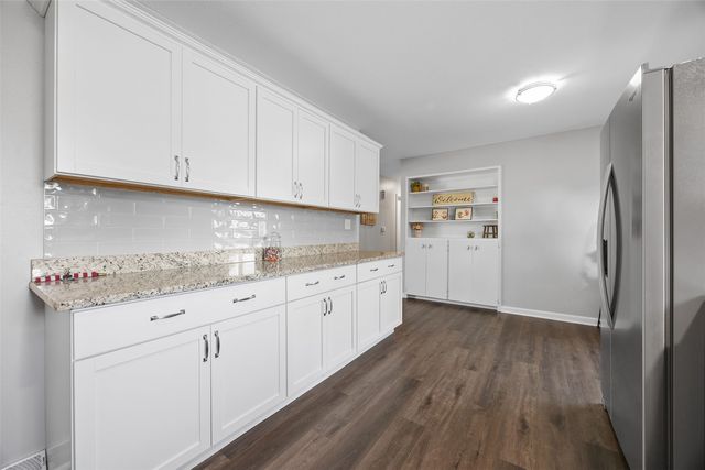 1213 Raney St, Hiawatha, IA 52233