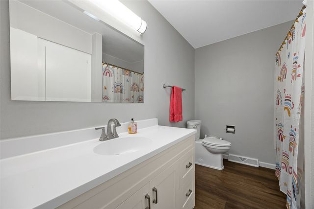 1213 Raney St, Hiawatha, IA 52233