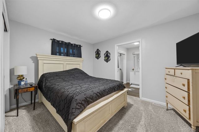 1213 Raney St, Hiawatha, IA 52233