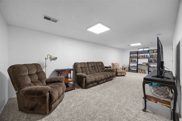 1213 Raney St, Hiawatha, IA 52233