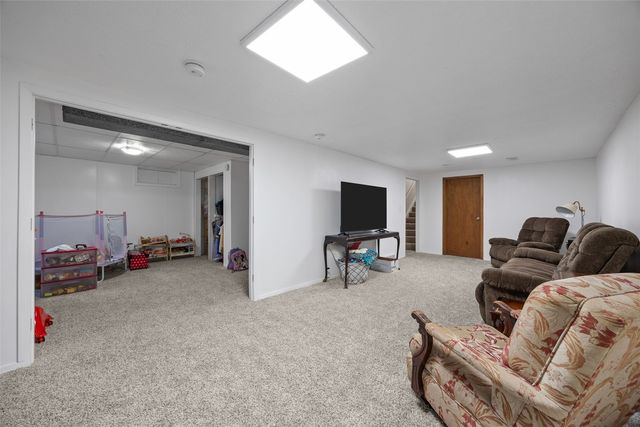 1213 Raney St, Hiawatha, IA 52233