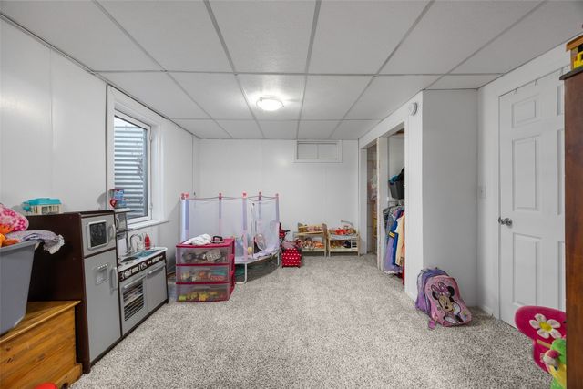 1213 Raney St, Hiawatha, IA 52233