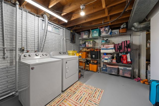 1213 Raney St, Hiawatha, IA 52233