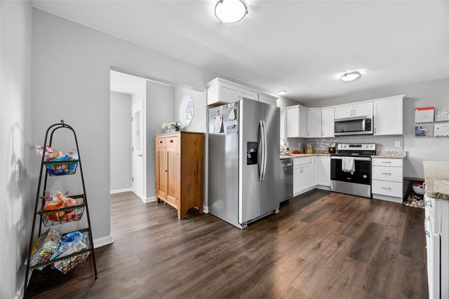 1213 Raney St, Hiawatha, IA 52233