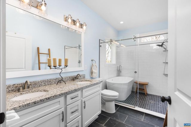 68 BEN LYONS LN, Lyndhurst, VA 22952