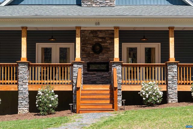 68 BEN LYONS LN, Lyndhurst, VA 22952