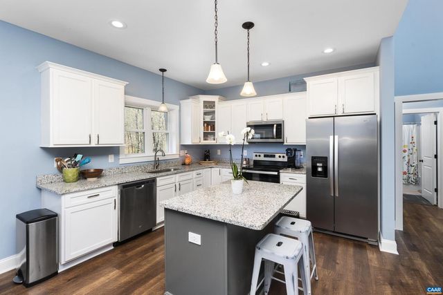 68 BEN LYONS LN, Lyndhurst, VA 22952