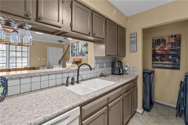 5 Salt Marsh Quay Apt F, Hampton, VA 23666