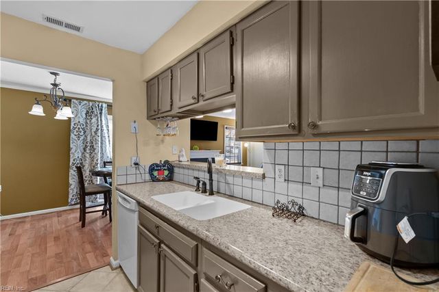 5 Salt Marsh Quay Apt F, Hampton, VA 23666