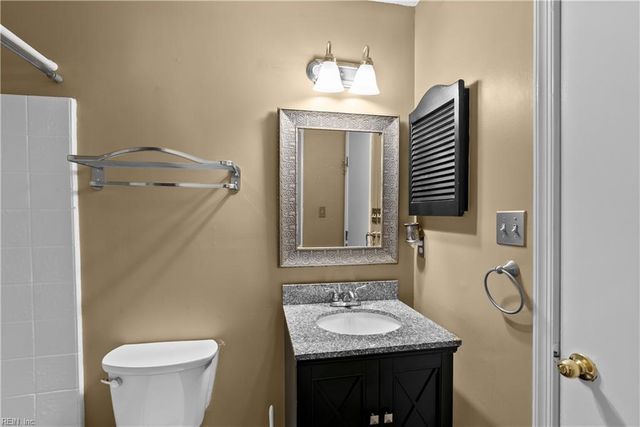 5 Salt Marsh Quay Apt F, Hampton, VA 23666