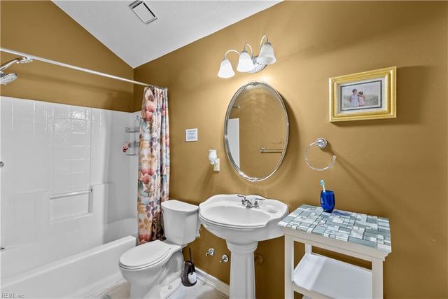 5 Salt Marsh Quay Apt F, Hampton, VA 23666