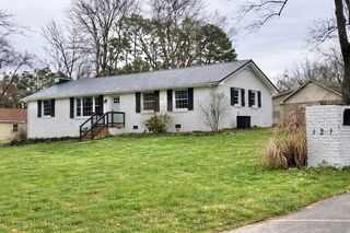 121 Roberta Dr, Hendersonville, TN 37075