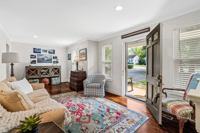 1818 Warfield Dr, Nashville, TN 37215