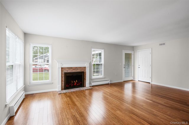 220 Belfast Lane, Ridge, NY 11961