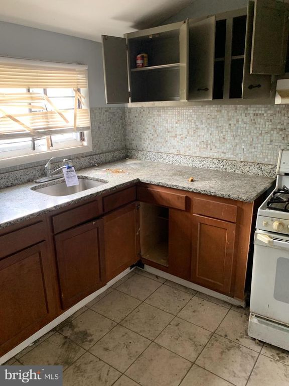 Image 6 of property listing at 1910 WILHELM ST, Baltimore, MD 21223