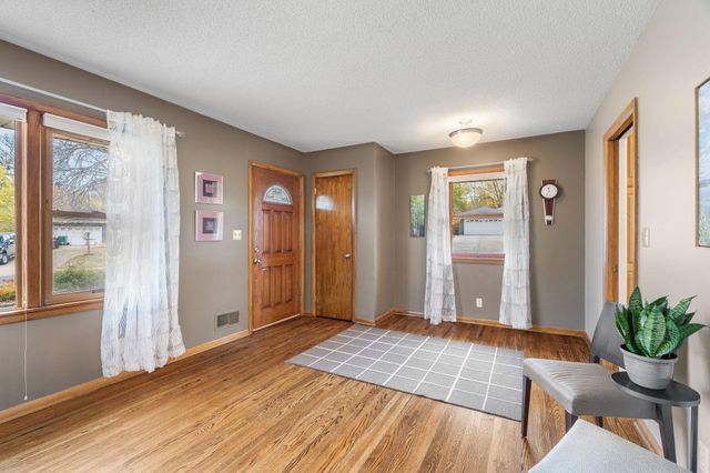 9227 W 22nd Lane, Saint Louis Park, MN 55426