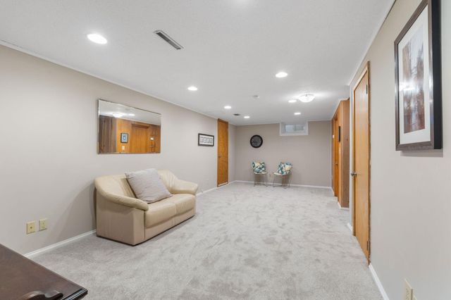 9227 W 22nd Lane, Saint Louis Park, MN 55426