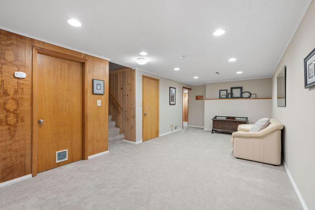 9227 W 22nd Lane, Saint Louis Park, MN 55426