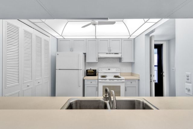 18 Plantation Drive 206, Vero Beach, FL 32966